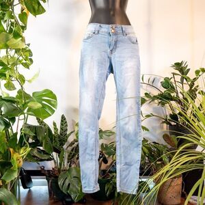 Encore Distressed Light Blue Denim Capri Jeans, Size 5